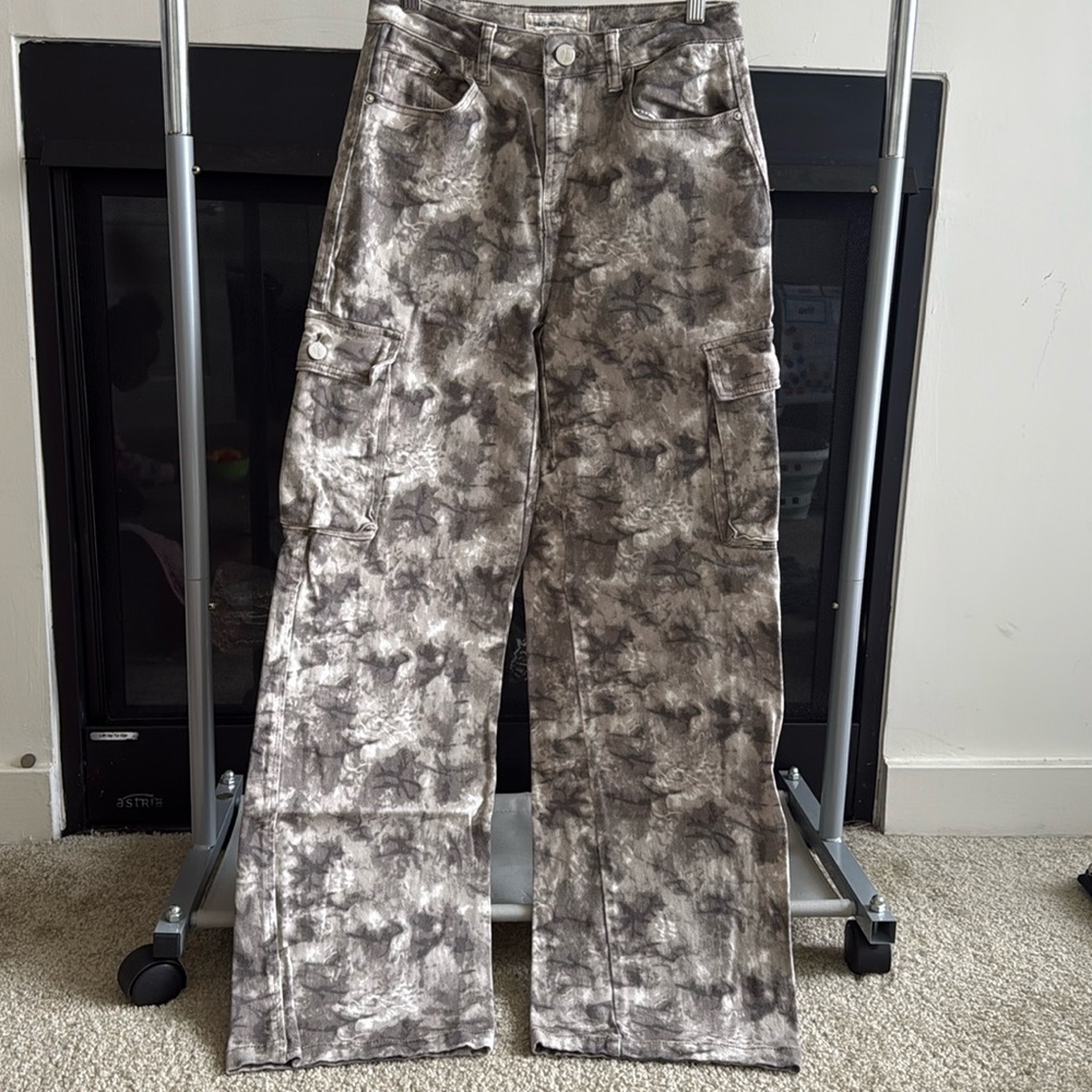 Women’s Cargo Wide-Leg Jeans in Gray Tie-Dye